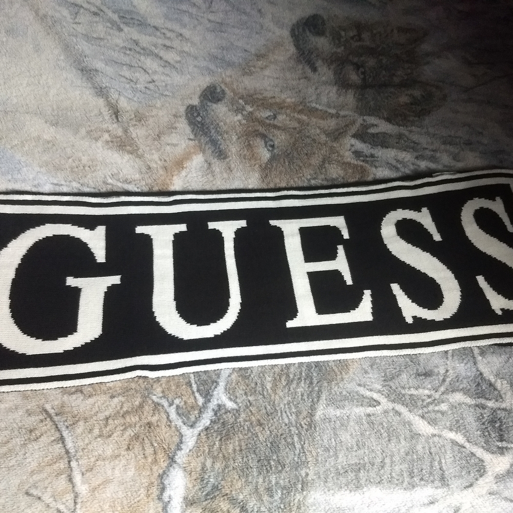 Large Guess Scarf